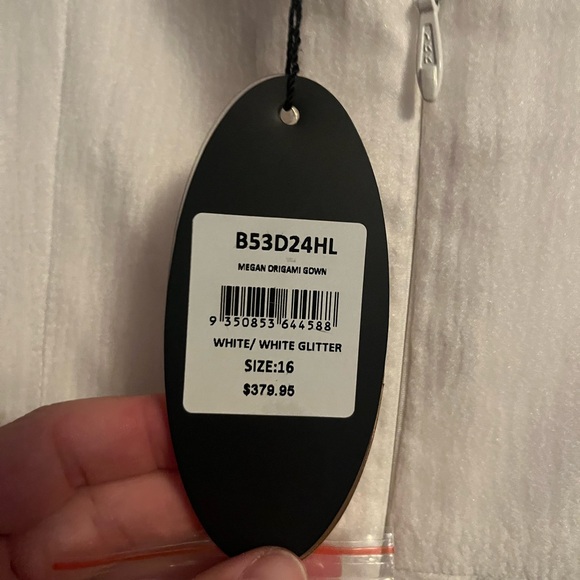 Gown - Picture 3 of 5